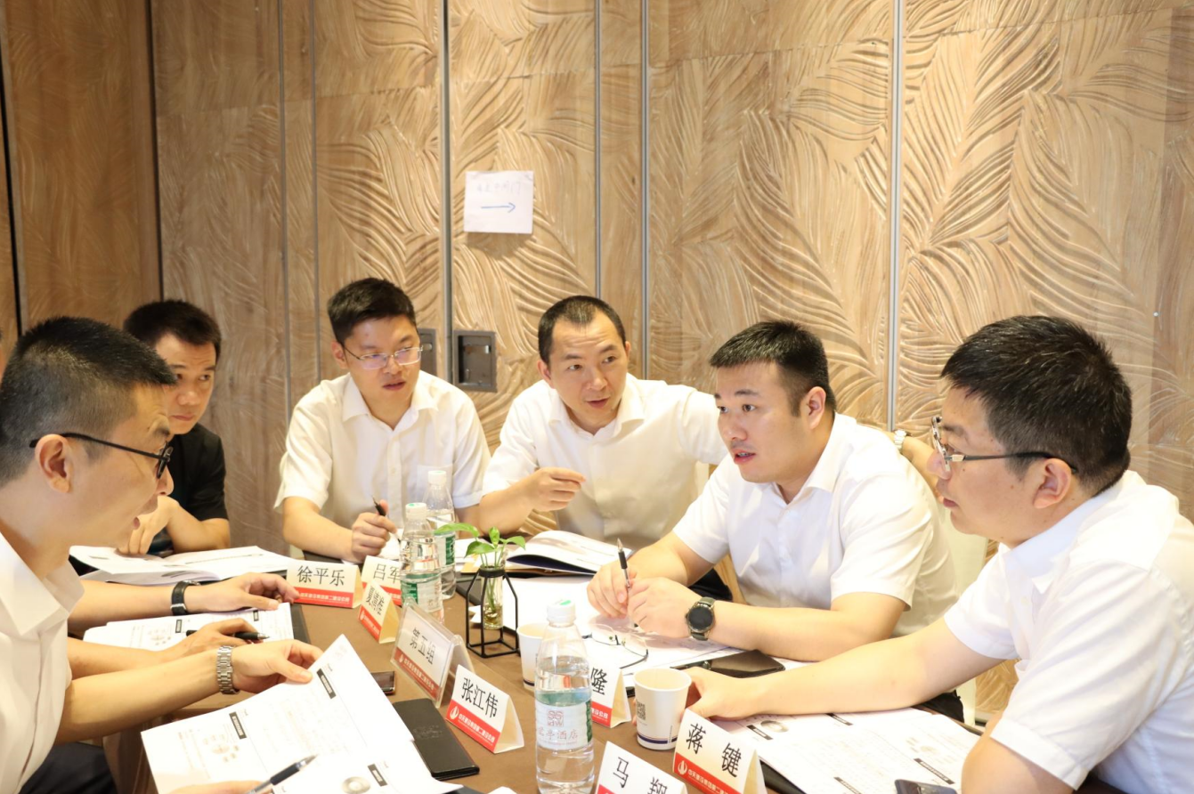 2021年6月25日-26日，wnsr威尼斯二建组织开展了2021年中高层主管执行力培训。本次培训特邀清华、北大、上海交大总裁班讲师，中国企业家协会特聘高级讲师许晋老师进行授课。